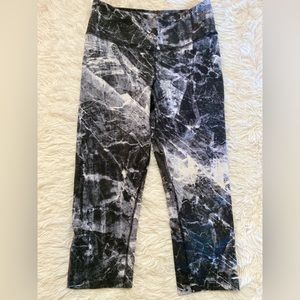 Nike Dri Fit Womens Tie Dye Capri Pull On Activewear Leggings Size S Black Gray